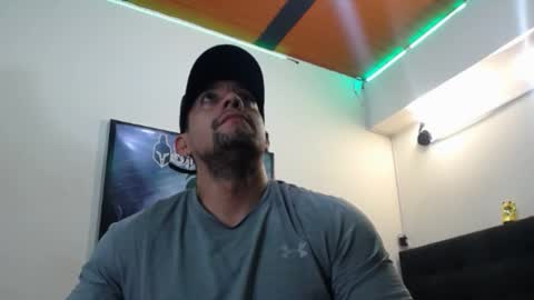 Snapshot of spartacus_cam chatting on 09-11-25, 07:08 online show from 09-11-25, 07:08