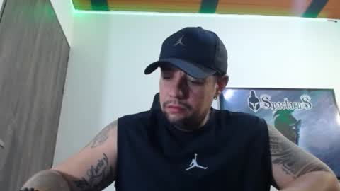 Snapshot of spartacus_cam chatting on 10-01-25, 05:57 online show from 10-01-25, 05:57