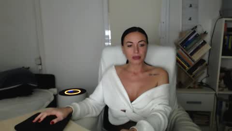 Carla online show from 10-13-25, 04:51