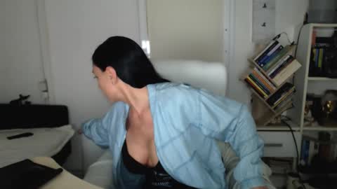 Carla online show from 10-15-25, 04:07