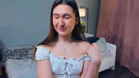 Snapshot of spiceofalex chatting on 12-13-25, 07:53 Elva online show from 12-13-25, 07:53