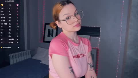 Snapshot of spiceofalex chatting on 02-06-26, 08:45 Elva online show from 02-06-26, 08:45