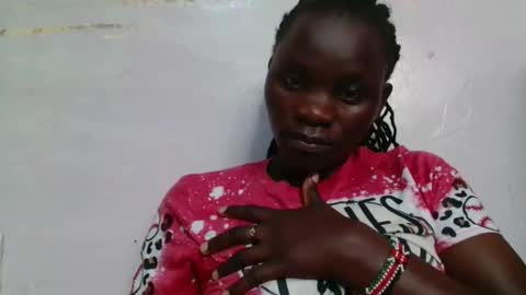 spicy_bella69 online show from 05-13-26, 09:39