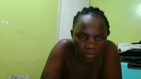 spicy_bella69 online show from 05-14-26, 07:04