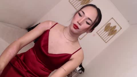Snapshot of spicy_kinky chatting on 12-28-24, 05:44 Alora online show from 12-28-24, 05:44