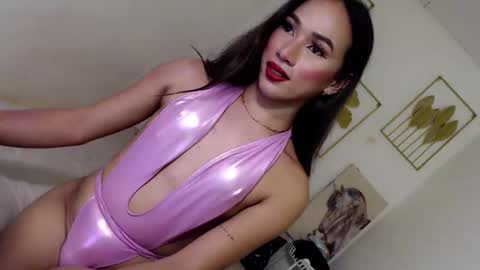 Snapshot of spicy_kinky chatting on 01-14-25, 04:40 Alora online show from 01-14-25, 04:40