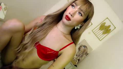 Snapshot of spicy_kinky chatting on 01-20-25, 07:04 Alora online show from 01-20-25, 07:04