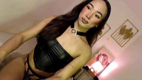 Snapshot of spicy_kinky chatting on 02-02-25, 08:08 Alora online show from 02-02-25, 08:08