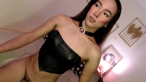 Snapshot of spicy_kinky chatting on 02-09-25, 08:02 Alora online show from 02-09-25, 08:02