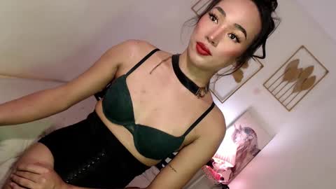 Snapshot of spicy_kinky chatting on 02-15-25, 09:38 Alora online show from 02-15-25, 09:38