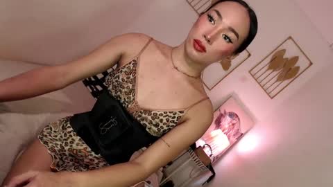 Snapshot of spicy_kinky chatting on 02-18-25, 02:49 Alora online show from 02-18-25, 02:49