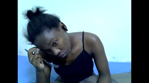 Snapshot of spicy_kittie chatting on 06-08-26, 06:14 Kittle online show from 06-08-26, 06:14
