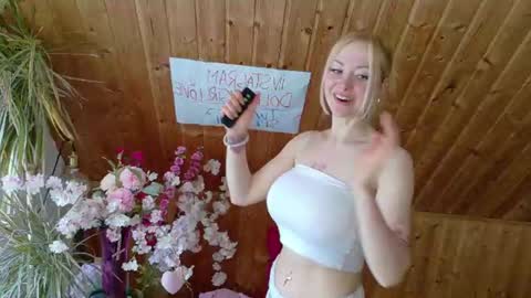 Snapshot of spicyeli chatting on 07-18-26, 01:04 Eli online show from 07-18-26, 01:04