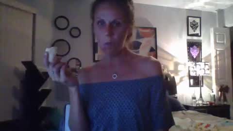 Snapshot of spinwithus chatting on 12-18-25, 04:18 Rose online show from 12-18-25, 04:18