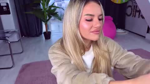 Anna online show from 11-08-25, 12:38