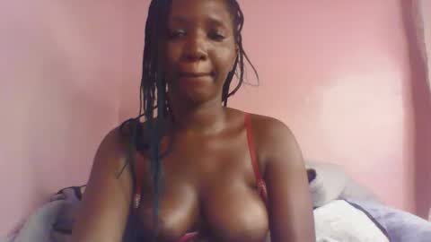 Snapshot of squirt_goddess_ chatting on 02-27-26, 02:33 Emmah online show from 02-27-26, 02:33