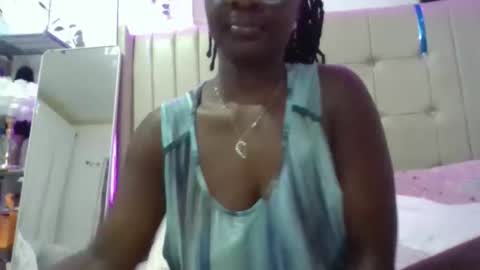 Snapshot of squirtbabey chatting on 05-27-26, 05:43 Juicy online show from 05-27-26, 05:43