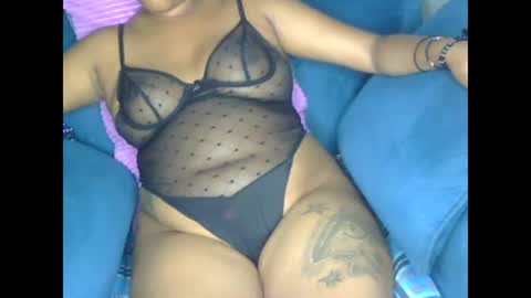 Snapshot of squirtqueen333 chatting on 01-23-25, 10:11 shana online show from 01-23-25, 10:11