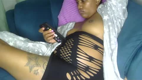 Snapshot of squirtqueen333 chatting on 02-05-25, 01:37 shana online show from 02-05-25, 01:37