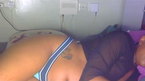 Snapshot of squirtqueen333 chatting on 02-09-25, 08:54 shana online show from 02-09-25, 08:54