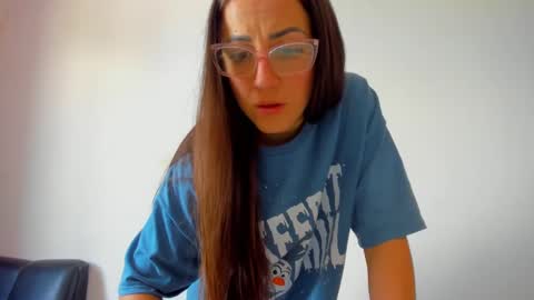 Snapshot of squirttati33 chatting on 01-16-25, 03:35 Tati online show from 01-16-25, 03:35