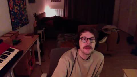 Snapshot of ssnttsnttsnss chatting on 12-03-24, 12:13 Roger online show from 12-03-24, 12:13