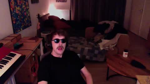 Snapshot of ssnttsnttsnss chatting on 12-08-24, 02:18 Roger online show from 12-08-24, 02:18