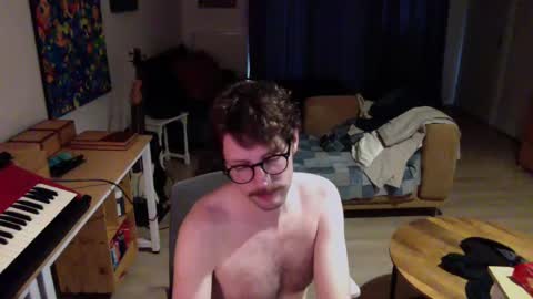 Snapshot of ssnttsnttsnss chatting on 12-08-24, 02:19 Roger online show from 12-08-24, 02:19