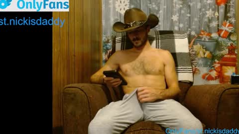 Snapshot of st_nickisdaddy chatting on 09-10-25, 03:28 St Nick online show from 09-10-25, 03:28