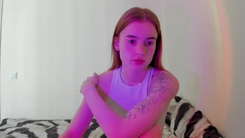 Snapshot of stacey_brow chatting on 05-06-26, 03:24 stacey online show from 05-06-26, 03:24