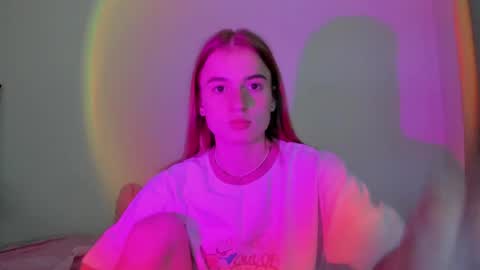 Snapshot of stacey_brow chatting on 05-18-26, 04:02 stacey online show from 05-18-26, 04:02