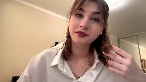 Snapshot of stacicurren chatting on 02-06-26, 08:18 Elli online show from 02-06-26, 08:18