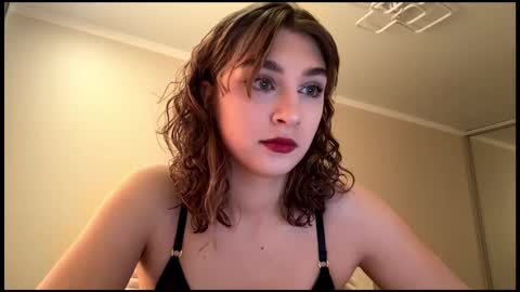 Snapshot of stacicurren chatting on 02-10-26, 11:25 Elli online show from 02-10-26, 11:25