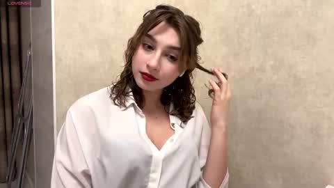 Snapshot of stacicurren chatting on 02-24-26, 09:13 Elli online show from 02-24-26, 09:13