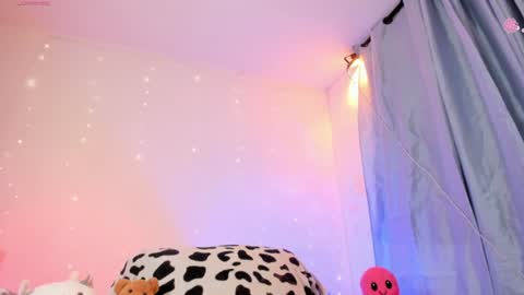 Snapshot of stacy_millerr chatting on 06-25-26, 11:15 Stacy Boobs online show from 06-25-26, 11:15