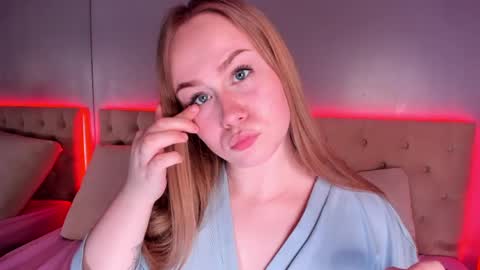Snapshot of stacy_moorexx chatting on 05-27-26, 08:39 STACY online show from 05-27-26, 08:39