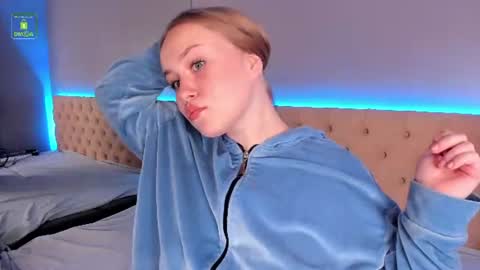 Snapshot of stacy_moorexx chatting on 06-29-26, 08:31 STACY online show from 06-29-26, 08:31