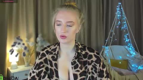 Stacy Mon Tue Wed Thu Fri Sun GMT GMT 3 1000am - 0400pm  online show from 11-22-25, 08:46