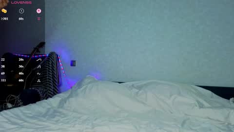 Snapshot of stacy_sexylips chatting on 06-07-26, 10:02 Sexy lips online show from 06-07-26, 10:02
