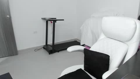 Zulma Yisset online show from 10-28-25, 02:04