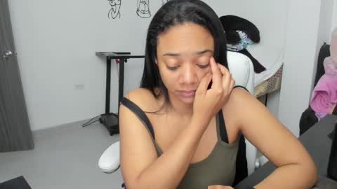 Snapshot of stacy_woods chatting on 04-27-26, 02:20 Zulma Yisset online show from 04-27-26, 02:20