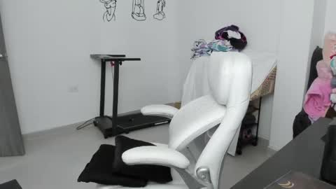 Snapshot of stacy_woods chatting on 05-04-26, 03:24 Zulma Yisset online show from 05-04-26, 03:24
