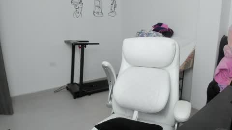 Snapshot of stacy_woods chatting on 05-08-26, 02:50 Zulma Yisset online show from 05-08-26, 02:50
