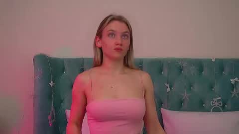 StacyEvances online show from 12-17-25, 06:08