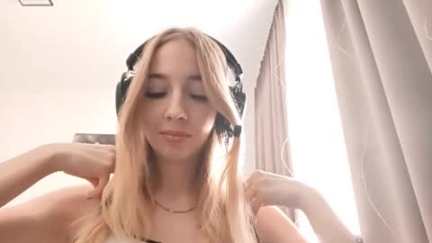 Snapshot of stacyscholle chatting on 02-13-26, 06:09 Mila online show from 02-13-26, 06:09