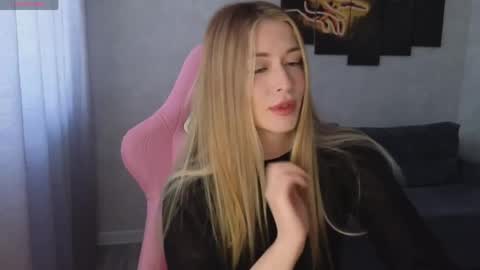 Stacy online show from 05-18-26, 01:35