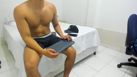 Snapshot of stand_boy01 chatting on 11-16-25, 12:38 stand_boy01 online show from 11-16-25, 12:38