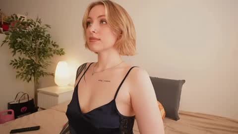 Snapshot of stanovaya300kg chatting on 04-27-26, 01:42 Kristina online show from 04-27-26, 01:42