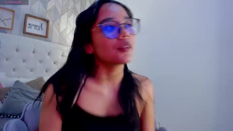 Snapshot of star_angel_ chatting on 02-11-26, 11:43 star angel online show from 02-11-26, 11:43