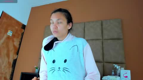 Estrella online show from 02-17-25, 11:44